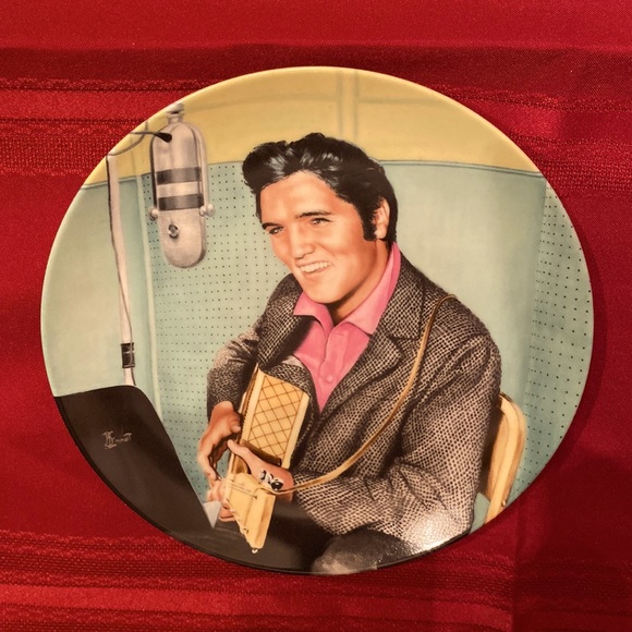 Elvis Presley: Looking at a Legend Delphi Collector Plate - 8 1/2” - Picture 1 of 7